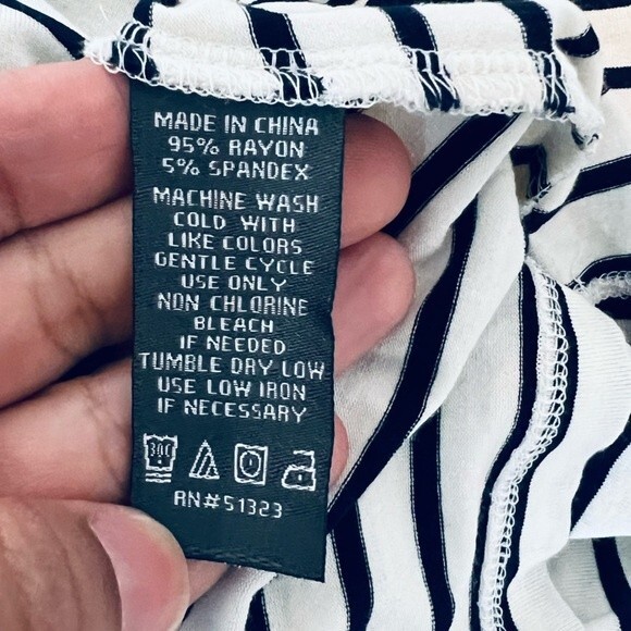 Vince Camuto Striped Cold Shoulder Top Women's Sz Medium Long Sleeve Knot Detail - Picture 10 of 10